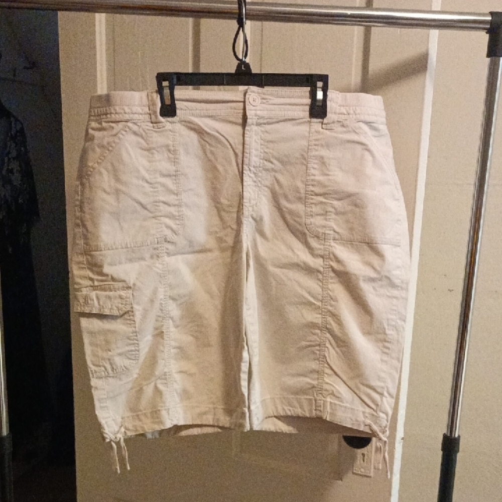 St. John's Bay Women's Light Tan Cargo Shorts
